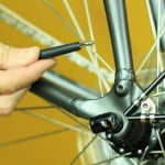 Conheça a bicicleta urbana - Chave para tirar roda