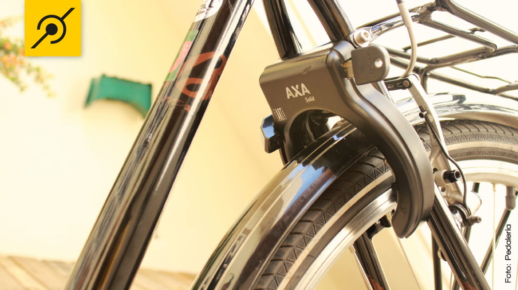 O cadeado incorporado ao quadro é um dos equipamentos de série em bikes urbanas, principalmente na Europa e Japão.