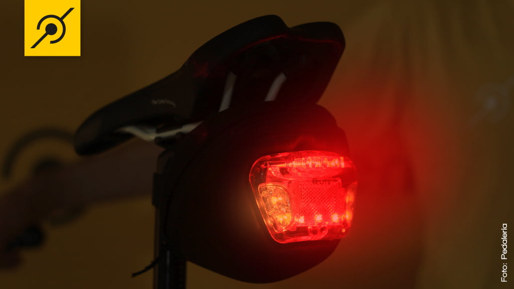 Lanterna para bicicleta - No escuro