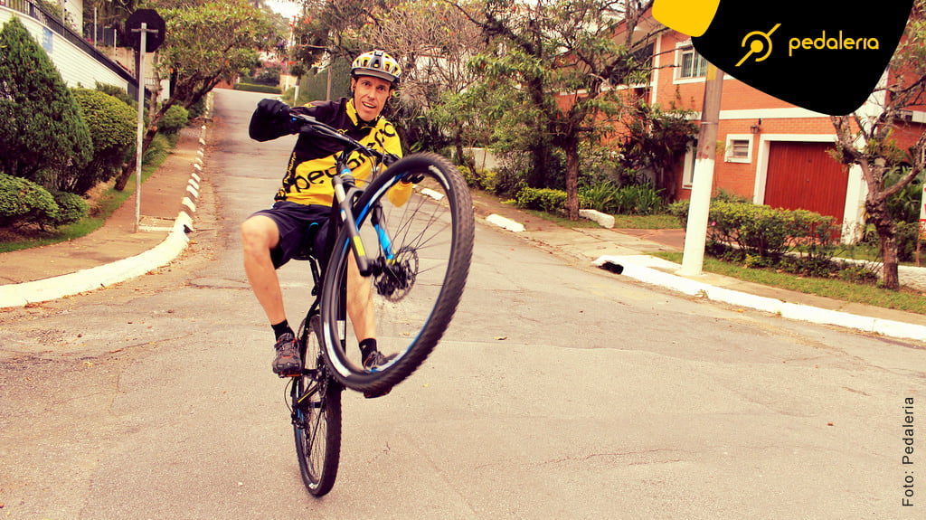 Empinando uma bike - Pedaleria