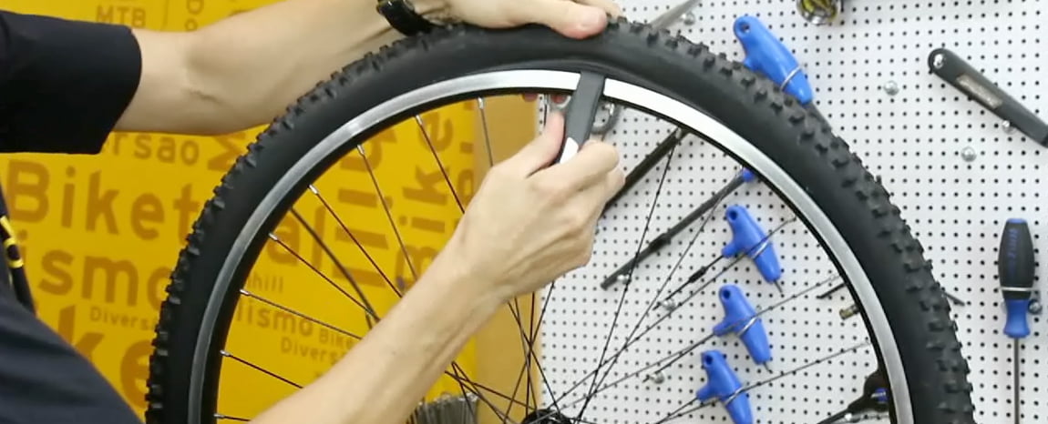 Trocando pneu da bicicleta